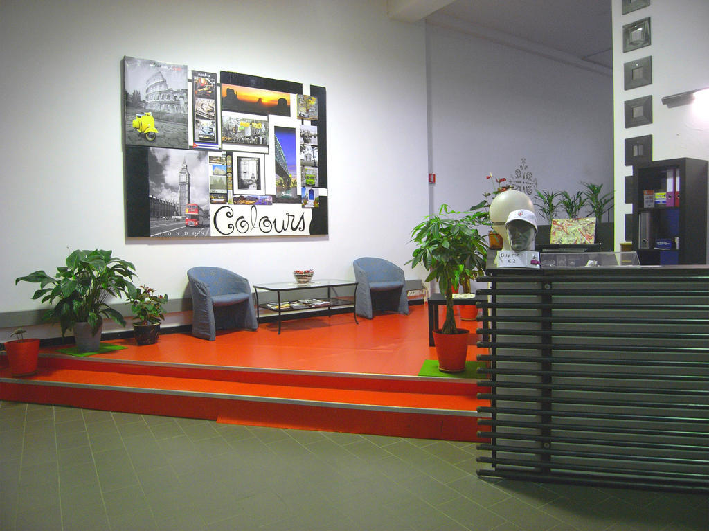 Hostel Colours Milan Bagian luar foto
