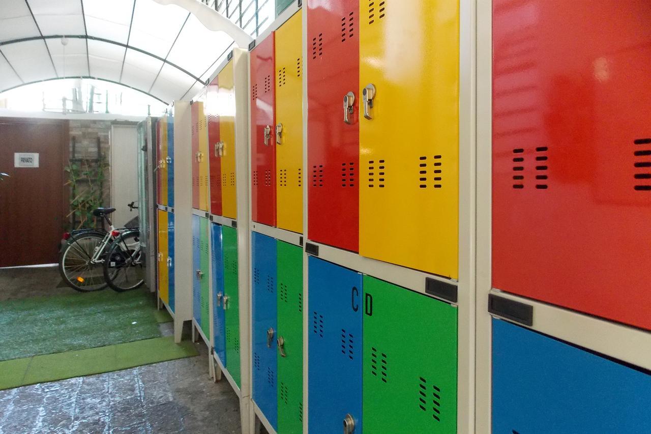 Hostel Colours Milan Bagian luar foto