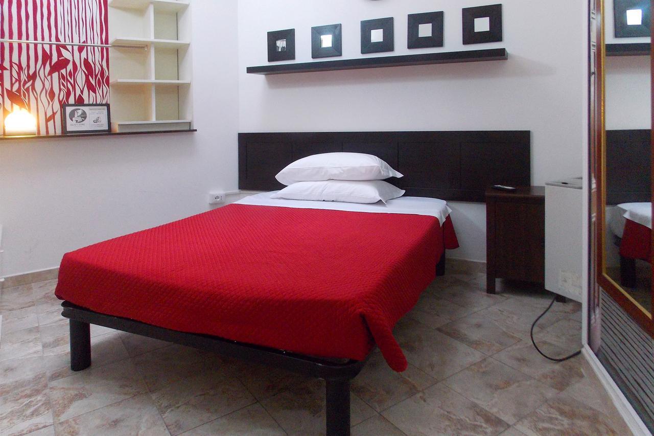 Hostel Colours Milan Bagian luar foto