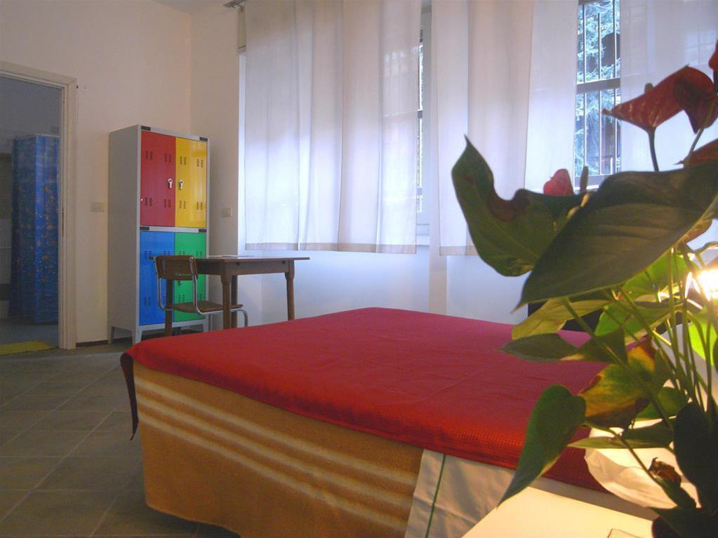 Hostel Colours Milan Bagian luar foto